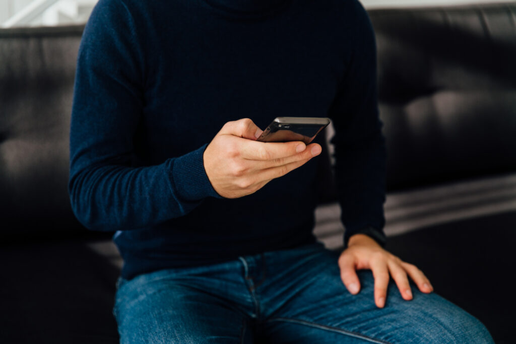 applying for UAE Golden Visa online using a mobile phone
