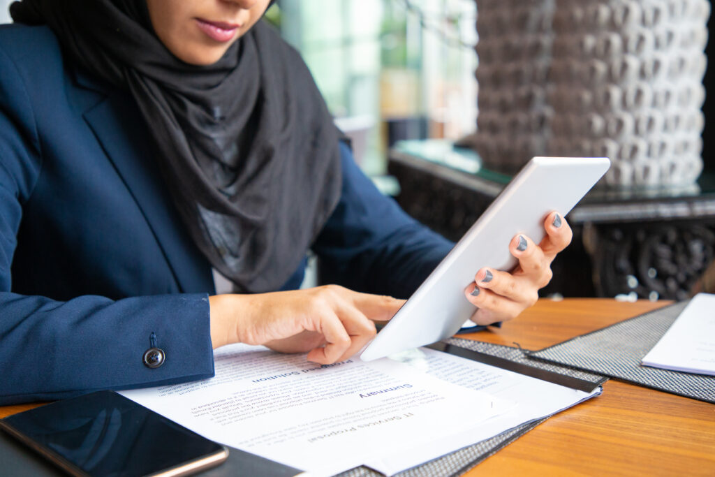 conducting Dubai real estate market research before investing
