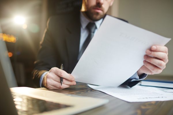 reviewing checklist for foreign investors buying property in Dubai